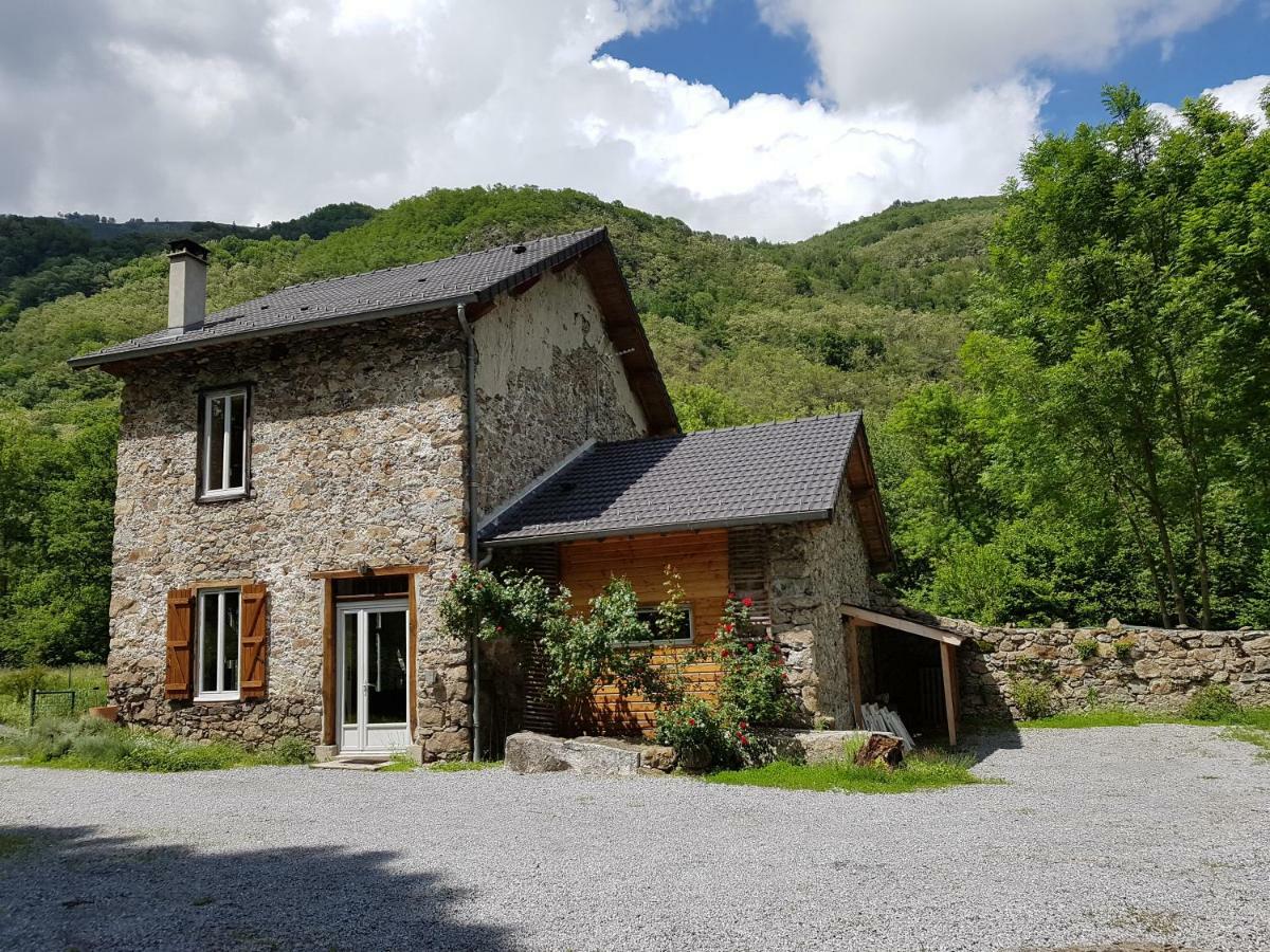 Gite La Fargue De Cabre Val-de-Sos Екстериор снимка